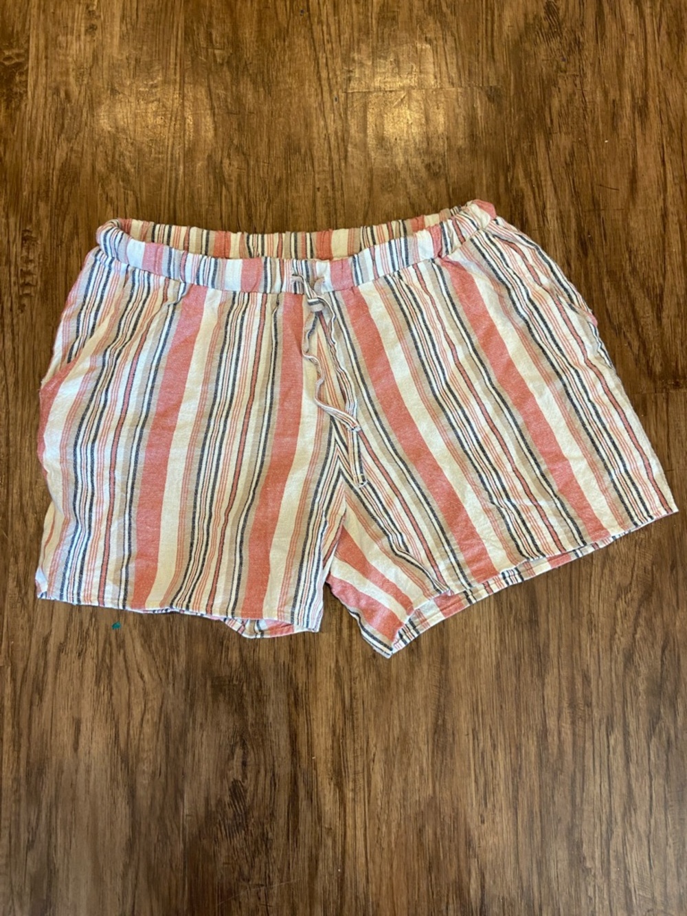 Striped Elastic-Waist Women’s linen Shorts in Coral and White size small